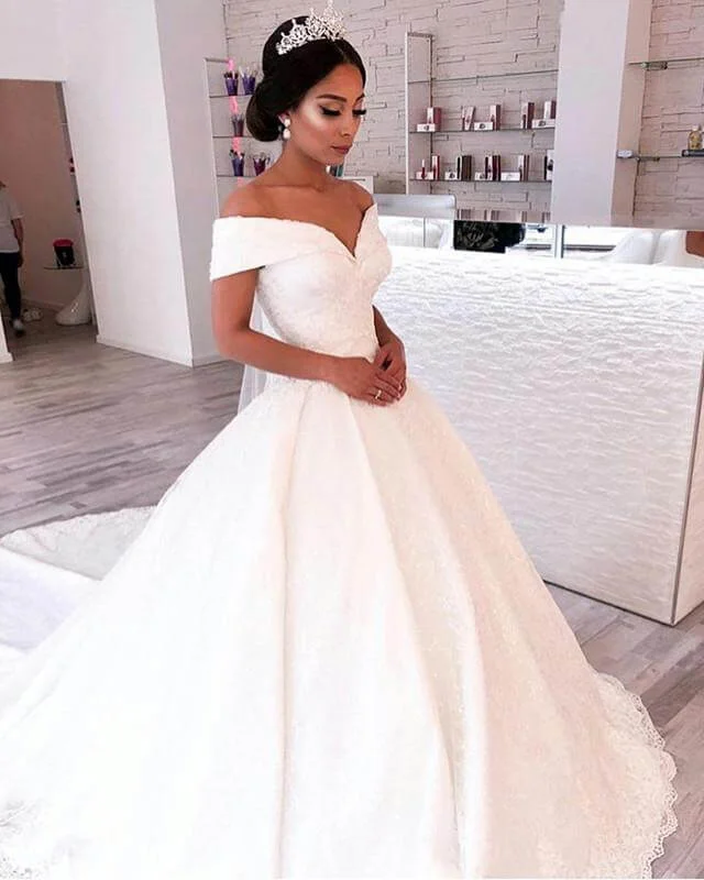 Vintage Lace Ball Gown Wedding Dress Off Shoulder V-neck Full Skirt Wedding