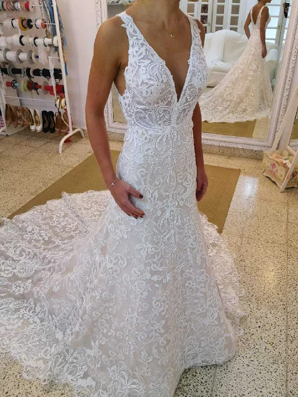 Other Sleeveless Lace V-Neck Fit and Flare Wedding Dress Layered Lace Dress